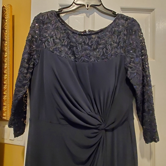 Dress - Picture 2 of 3